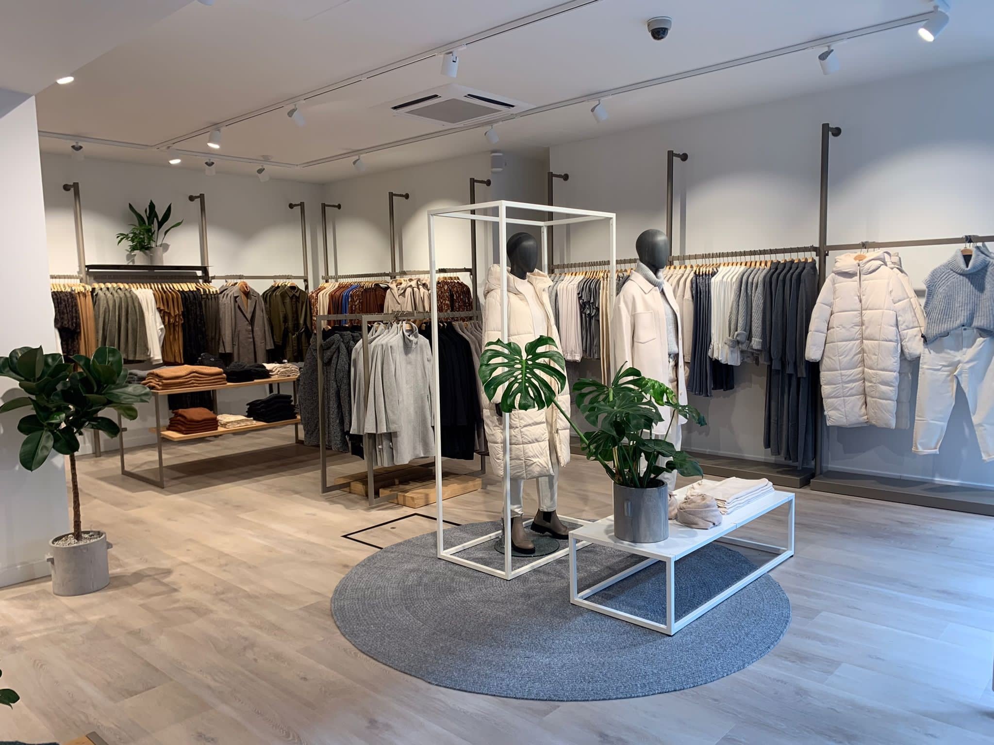 Esprit Hoofddorp retail Eclectic Lighting