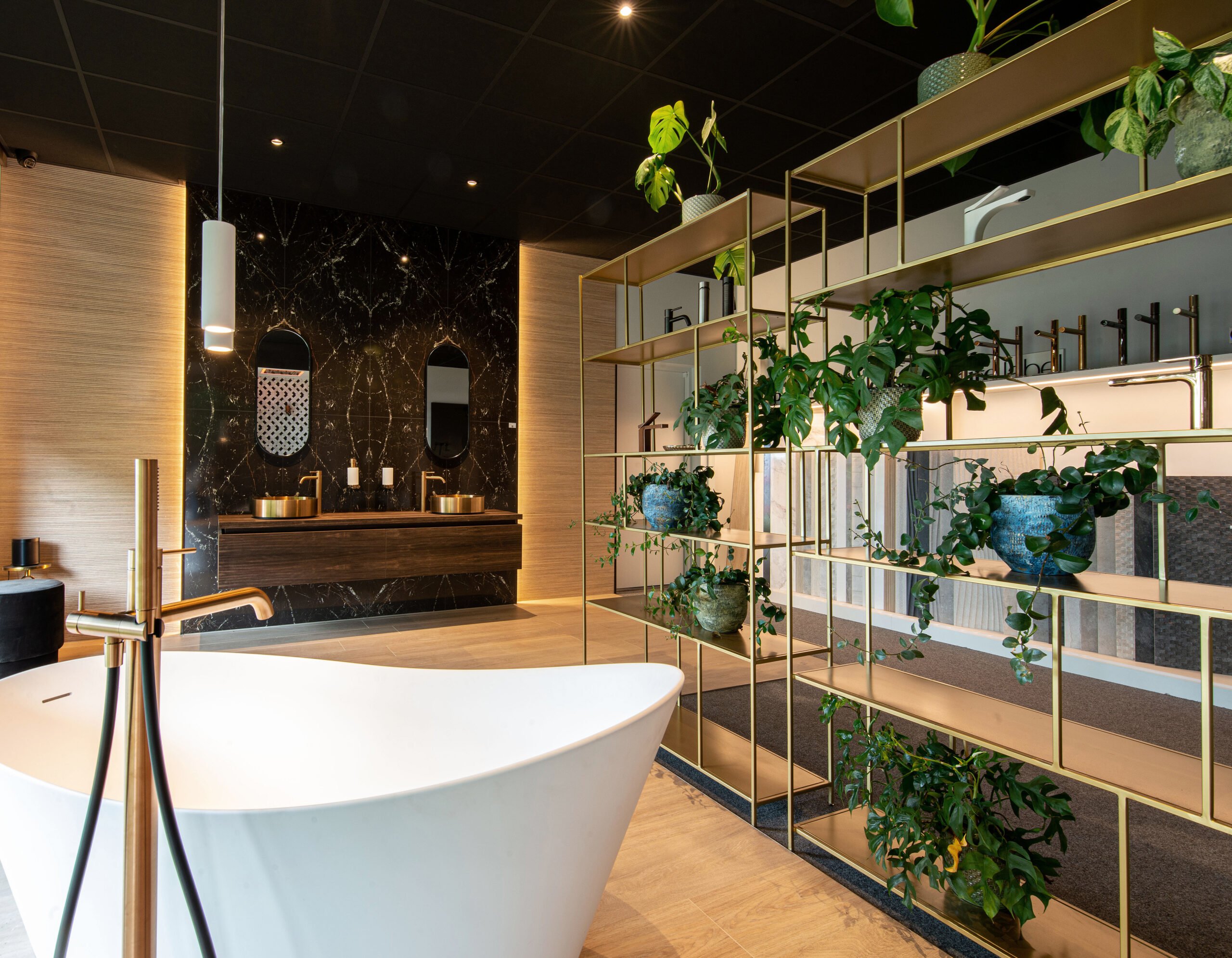 SDC showroom Eclectic Lighting 6 scaled