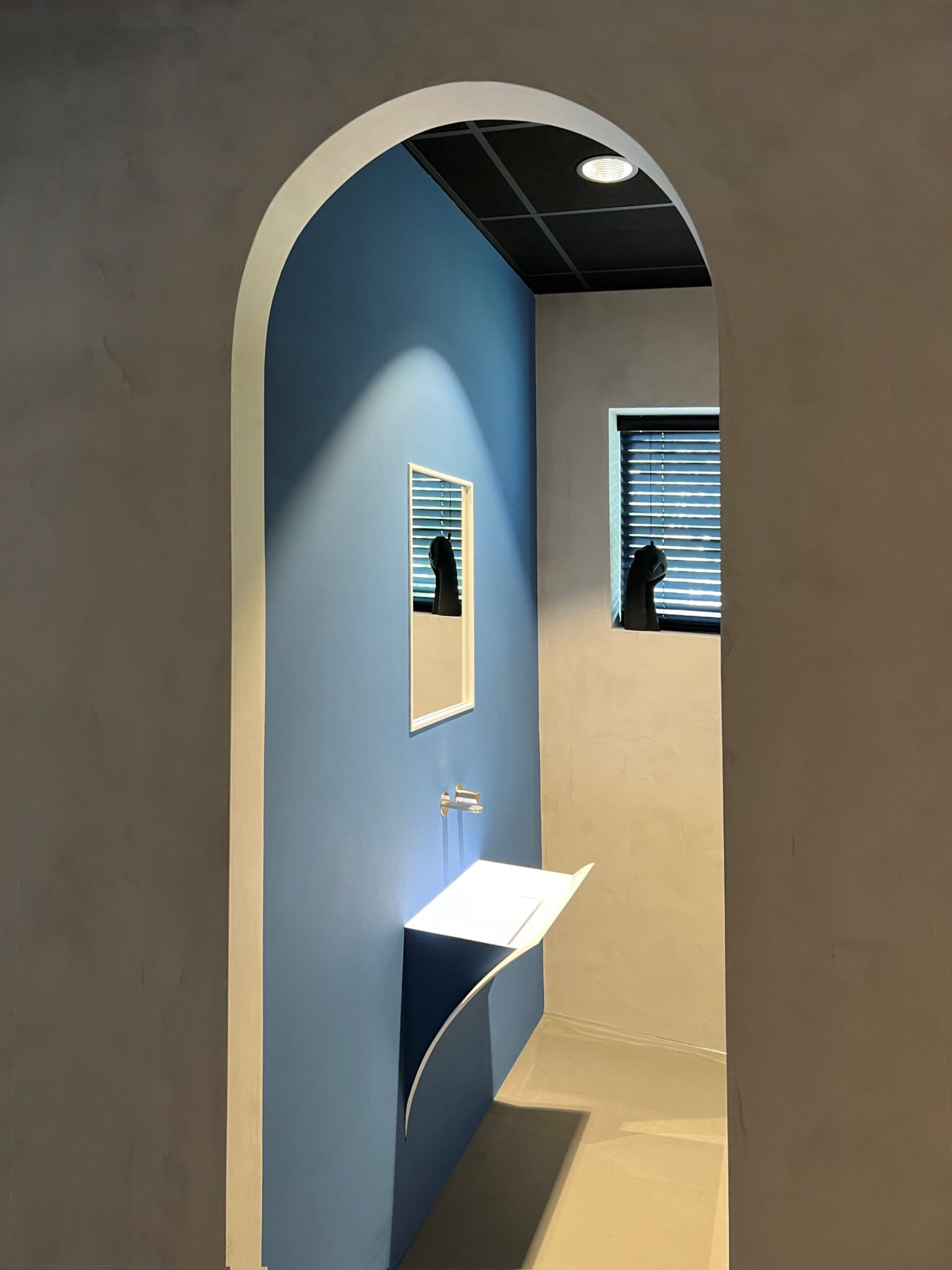 SDC showroom Eclectic Lighting 8 scaled (1)